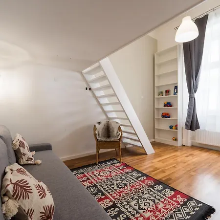 Spacious By Opera Apartment