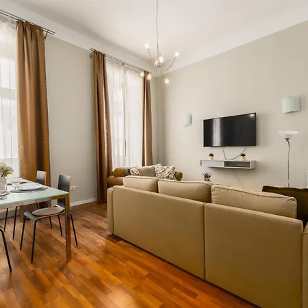 Apartment Spacious By Opera