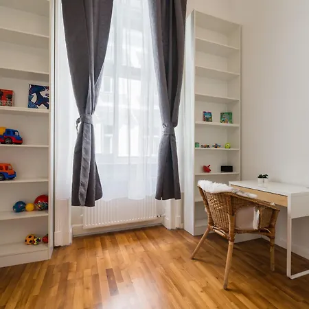 Spacious By Opera Apartment *