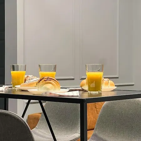 Apartment Ludovika 93 M2 *