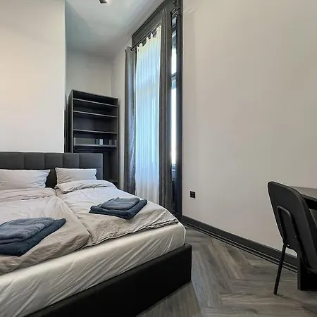 Apartment Ludovika 93 M2 *