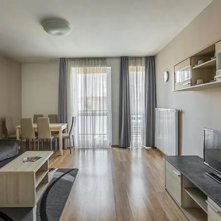 Corvin Plaza & Ξενοδοχείο με διαμερίσματα 3*