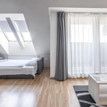 Corvin Plaza & Ξενοδοχείο με διαμερίσματα 3*
