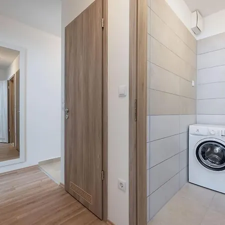 Apartment Big With Garage & Balcony & Ac & Lift