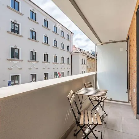 Big With Garage & Balcony & Ac & Lift * Budapest