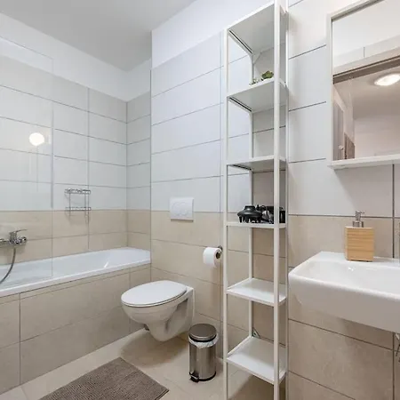 Big With Garage & Balcony & Ac & Lift * Budapest