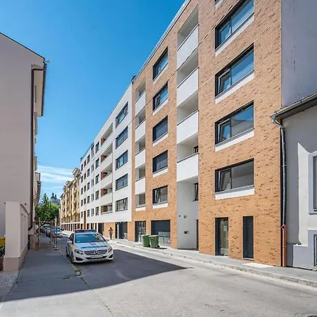 Big With Garage & Balcony & Ac & Lift Apartment Budapest