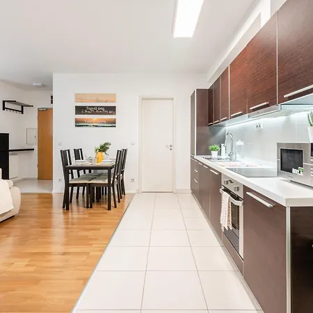 Of Serenity - 2 Bdr, Free Parking And Terrace בודפשט