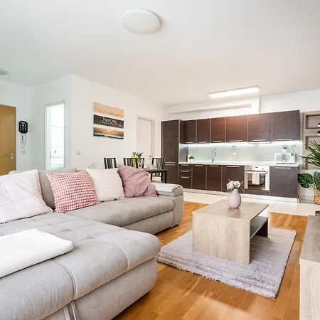 Of Serenity - 2 Bdr, Free Parking And Terrace דירה בודפשט