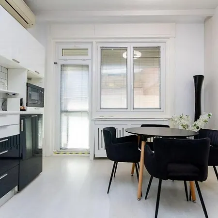 White Pearl Downtown Balcony By Nw