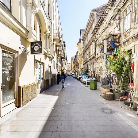 Whistle Living * Budapest