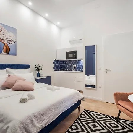 D58 - Grand Boulevard Royal - Location By Bqa Apartment