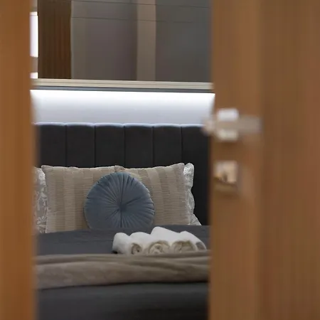 Apartment High-end Luxurious Royal In The Heart Of