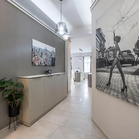 High-end Luxurious Royal In The Heart Of