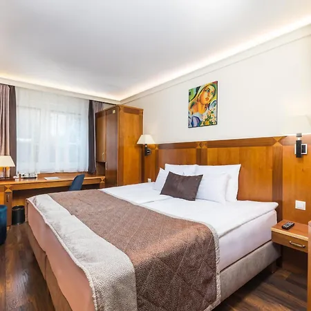 Carlton Buda Castle מלון 4*