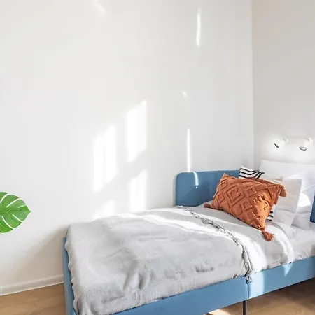 Apartment - Cute And Comfy *
