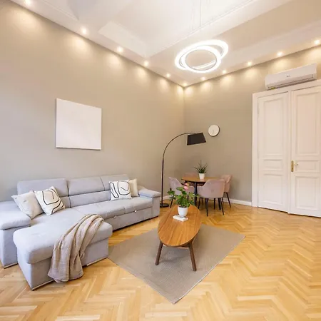 Charming & Cozy Central By Prestige Homes * Budapest
