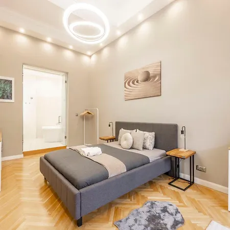 Charming & Cozy Central By Prestige Homes *