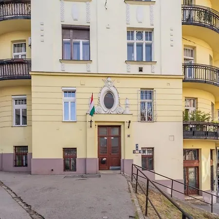 - Cute And Comfy * Budapest
