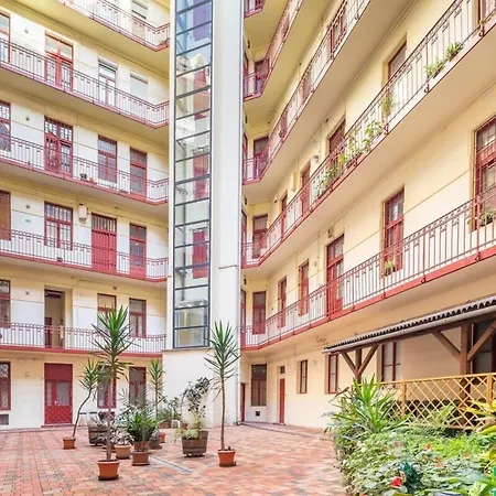 - Cute And Comfy Apartment