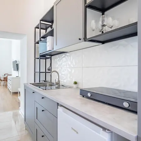 - Cute And Comfy Apartment *