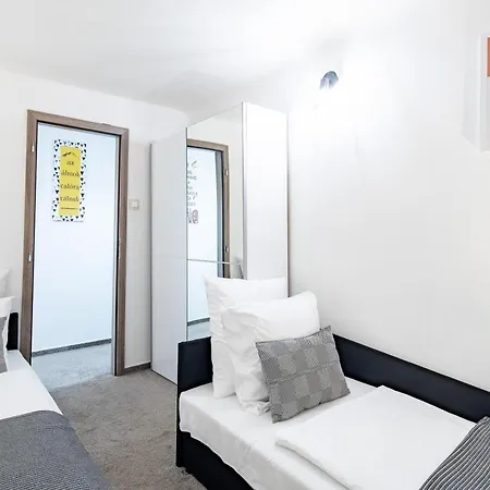 Ultra - Quiet Sleep Apartment *