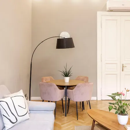Charming & Cozy Central By Prestige Homes Apartment Budapest