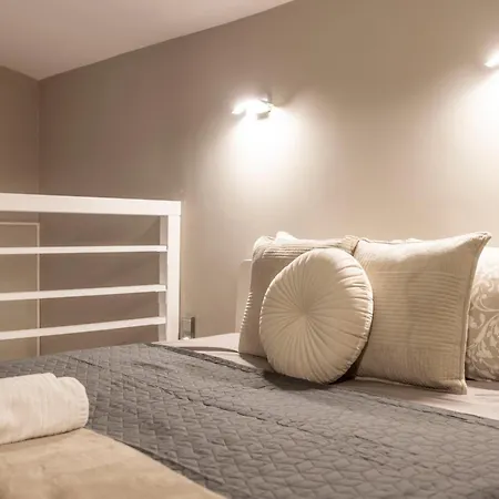 Charming & Cozy Central By Prestige Homes Apartment