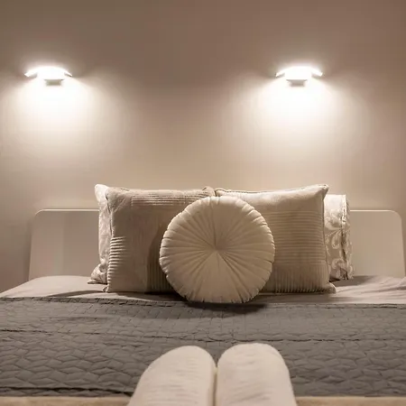 Charming & Cozy Central By Prestige Homes *