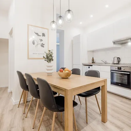 Luxe, Minimal 3dbr Apt-stunning New York Cafe View *