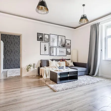 Luxe, Minimal 3dbr Apt-stunning New York Cafe View Apartment Budapest