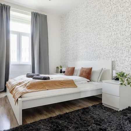 Luxe, Minimal 3dbr Apt-stunning New York Cafe View * Budapest