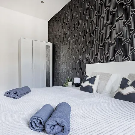 Apartment Luxe, Minimal 3dbr Apt-stunning New York Cafe View *