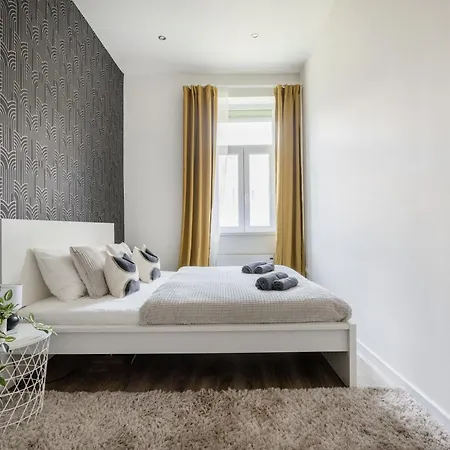 Apartment Luxe, Minimal 3dbr Apt-stunning New York Cafe View *