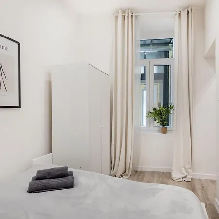 Luxe, Minimal 3dbr Apt-stunning New York Cafe View Budapest