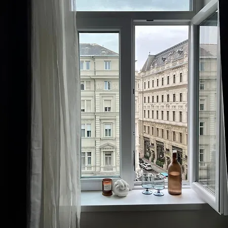 Luxe, Minimal 3dbr Apt-stunning New York Cafe View Budapest