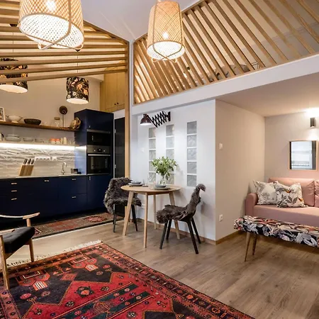 Warm And Cozy Hideaway In The Heart Of The