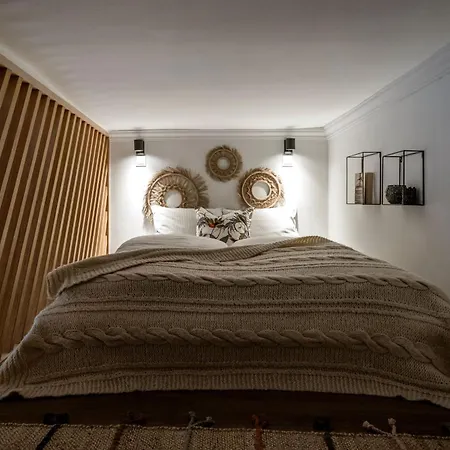 Apartment Warm And Cozy Hideaway In The Heart Of The *