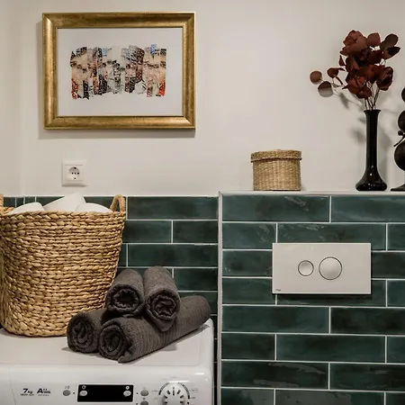 Warm And Cozy Hideaway In The Heart Of The Budapest