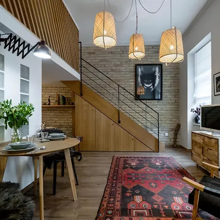 Warm And Cozy Hideaway In The Heart Of The Apartment *