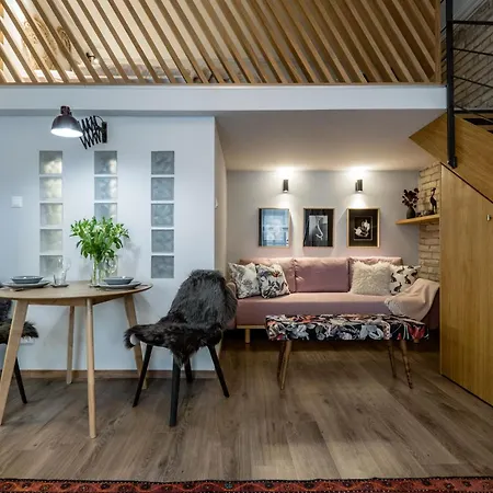 Apartment Warm And Cozy Hideaway In The Heart Of The *