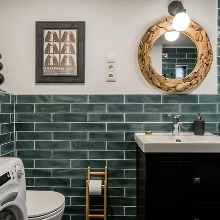 Warm And Cozy Hideaway In The Heart Of The *