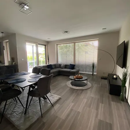 Modern Living In 2 Apartment *