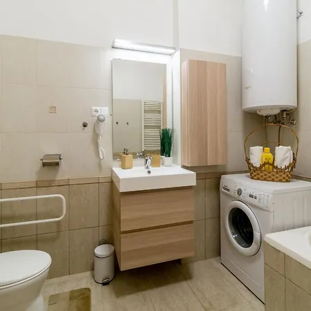 Exlcusive & Located By Prestige Homes Apartment