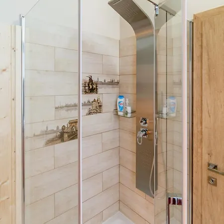 Exlcusive & Located By Prestige Homes Apartment *
