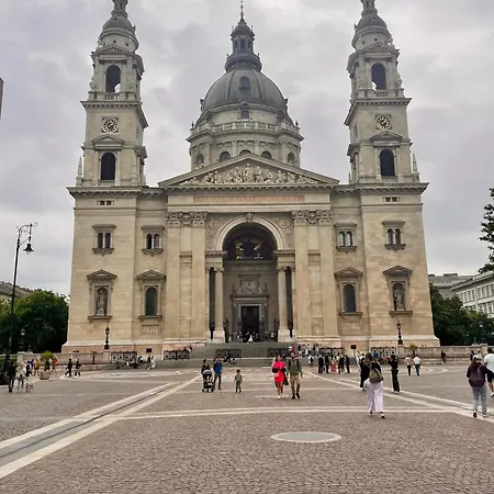 Gold Pearl 2 At St Stephen' S Basilica Budapesta