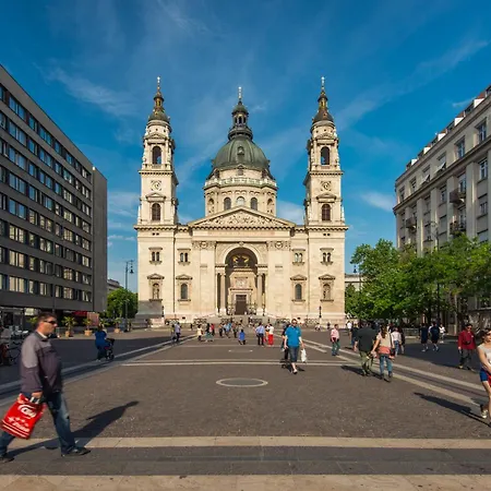 Gold Pearl 2 At St Stephen' S Basilica Apartament