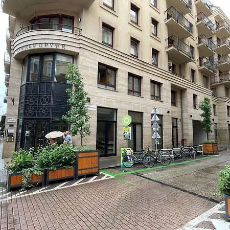 Szekely Near Deak Ferenc Square With Free Parking In Garage Apartment Budapest