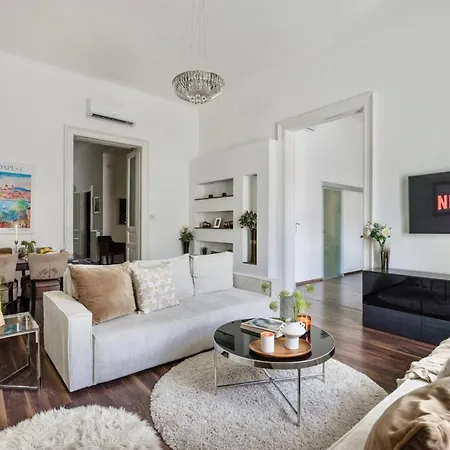 Luxe 2br With View On The St Stephen Road *