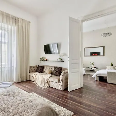 Luxe 2br With View On The St Stephen Road Apartmán *